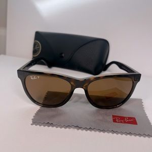 Ray-Ban RB4184